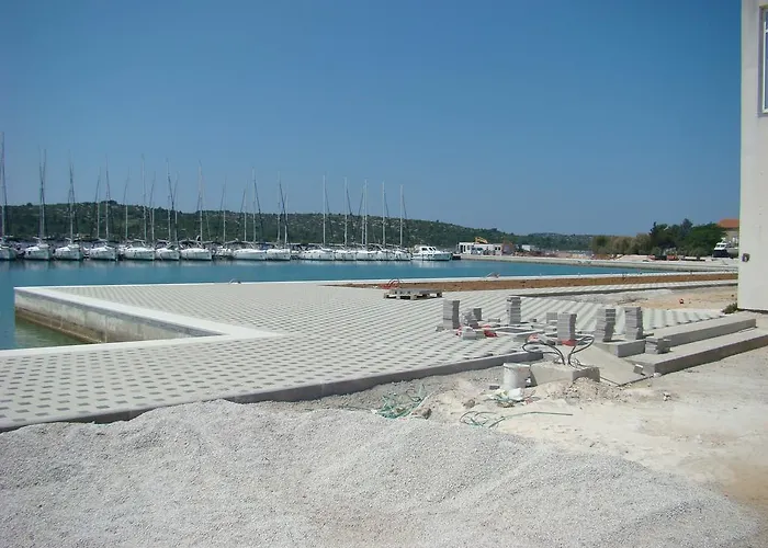 Apartment Pinus Pirovac